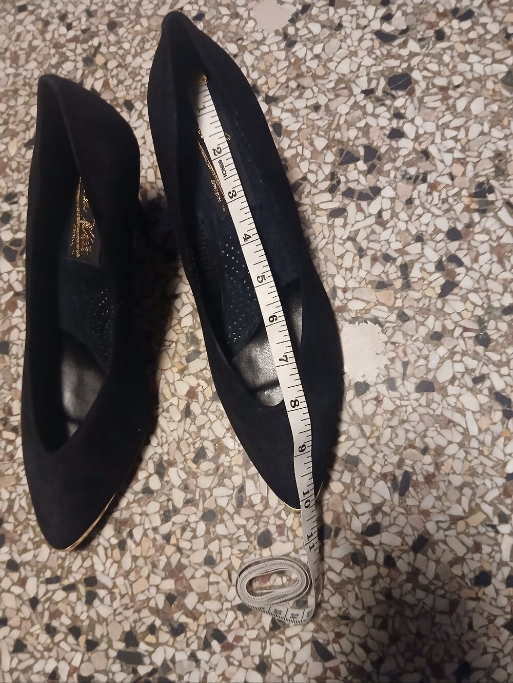 Vintage Vanna White, Black With Gold Trim Kitten Heels Size 9 - Picture 9 of 11